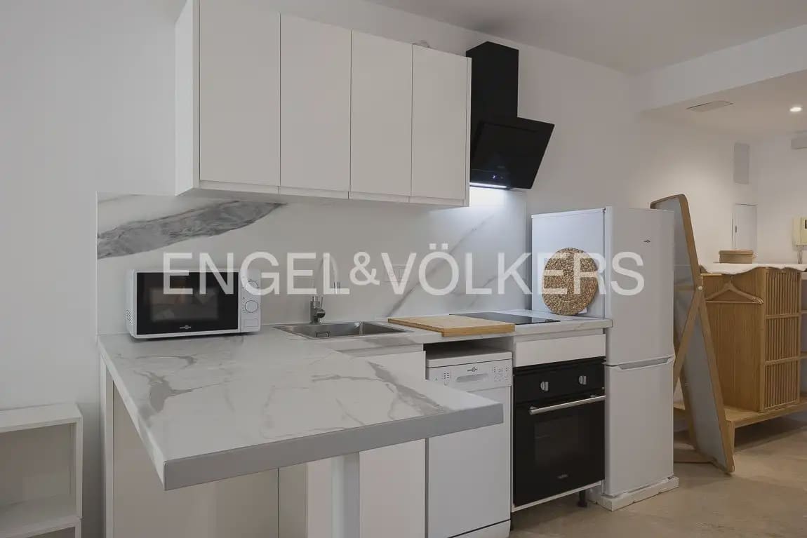 1 slaapkamer Flat te huur in Valencia stad met garage - € 1.500 (Ref: 9902585)