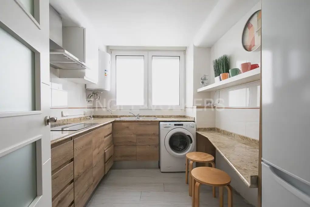 4 soveværelse Lejlighed til leje i Valencia by - € 1.500 (Ref: 9905136)