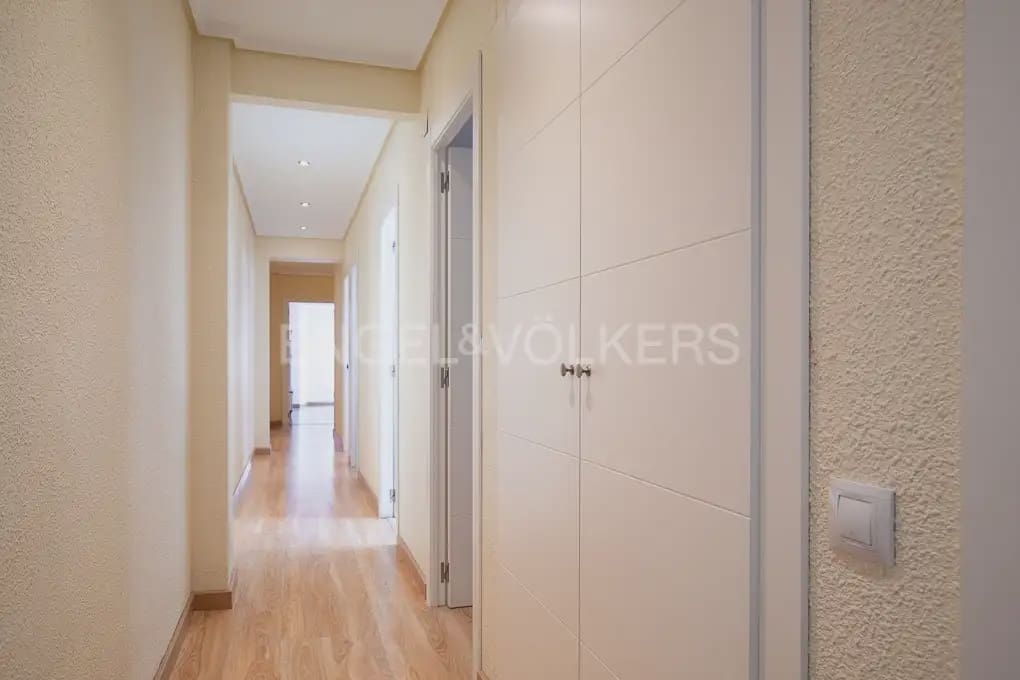 4 soveværelse Lejlighed til leje i Valencia by - € 1.500 (Ref: 9905136)