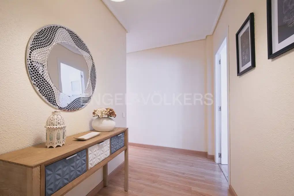 4 soveværelse Lejlighed til leje i Valencia by - € 1.500 (Ref: 9905136)