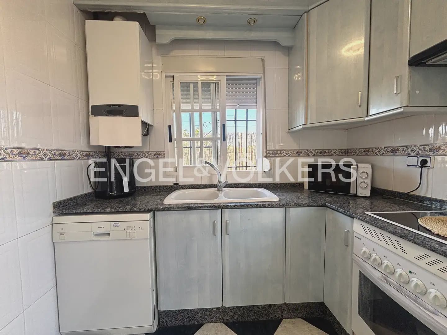 Villa/Maison de 3 chambres à louer à Betera avec piscine garage - 3 000 € (Ref: 9905139)