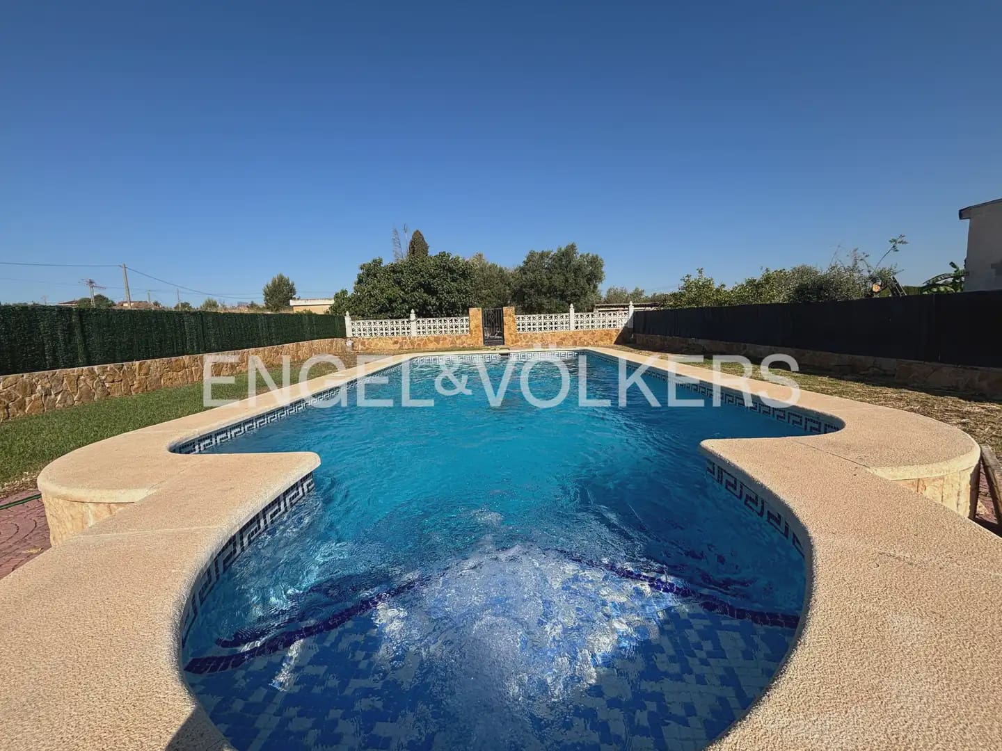 Villa/Maison de 3 chambres à louer à Betera avec piscine garage - 3 000 € (Ref: 9905139)