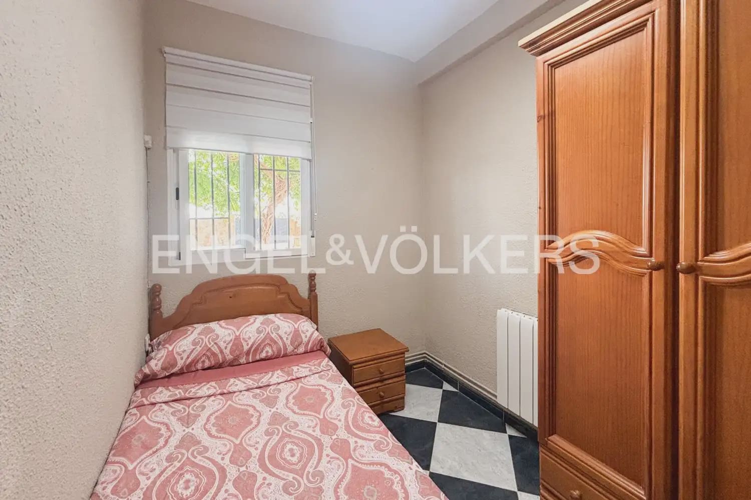 3 bedroom Villa for rent in Betera with pool garage - € 3,000 (Ref: 9905139)