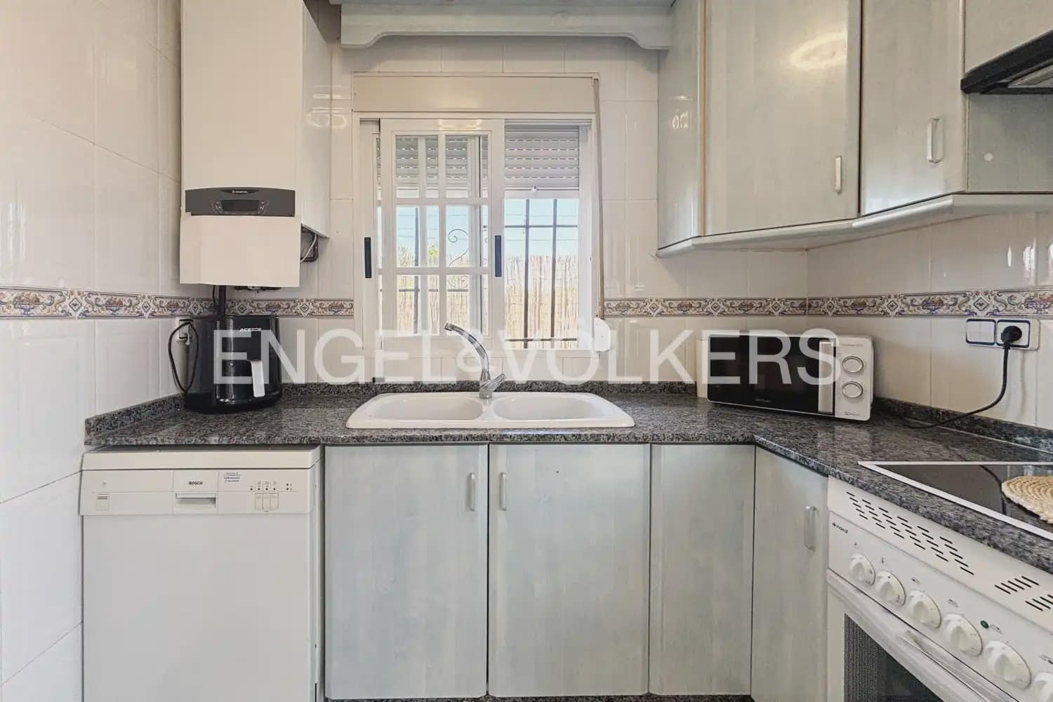 3 bedroom Villa for rent in Betera with pool garage - € 3,000 (Ref: 9905139)