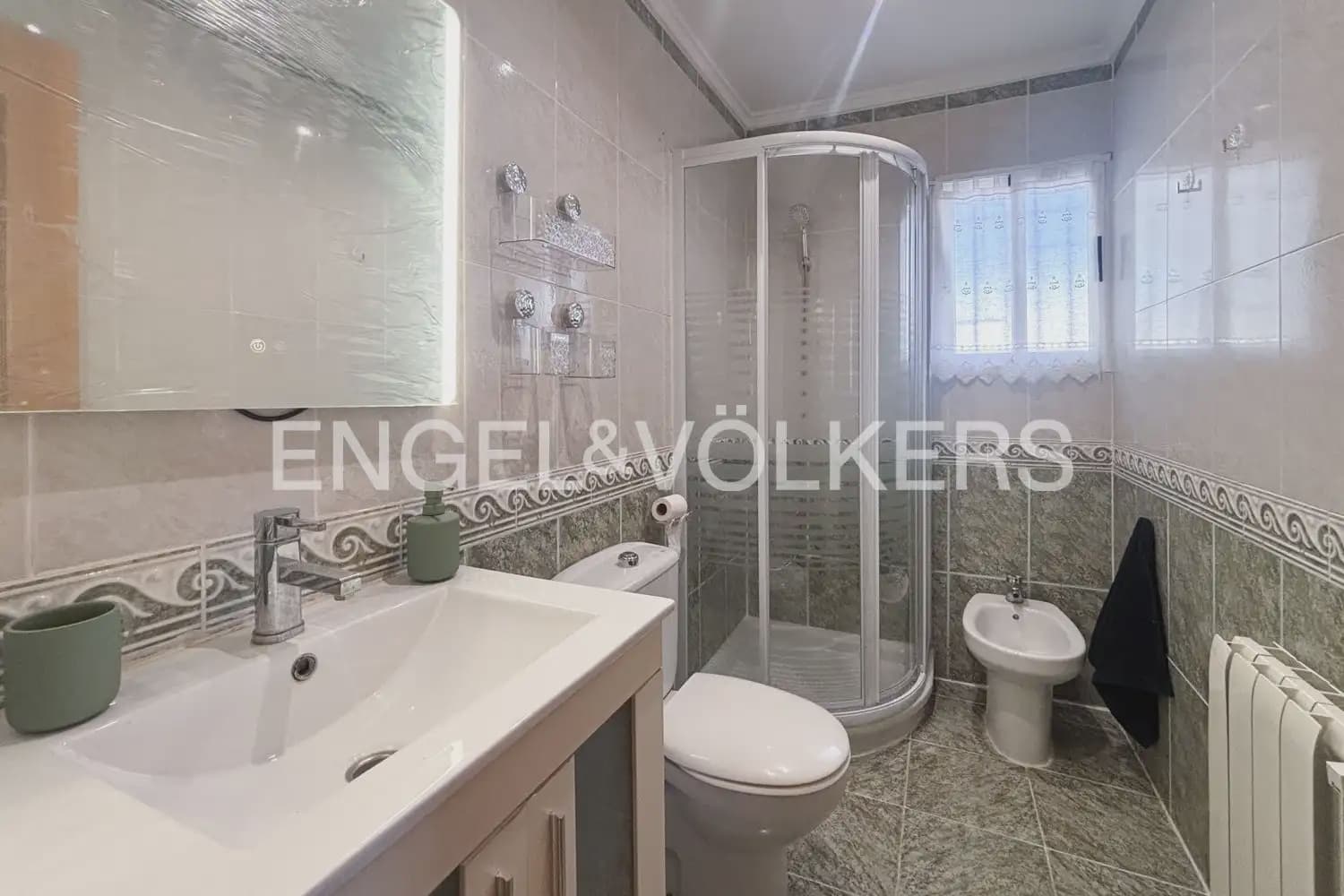 3 bedroom Villa for rent in Betera with pool garage - € 3,000 (Ref: 9905139)