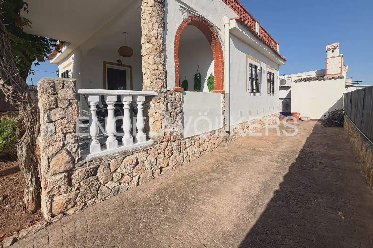 3 bedroom Villa for rent in Betera with pool garage - € 3,000 (Ref: 9905139)