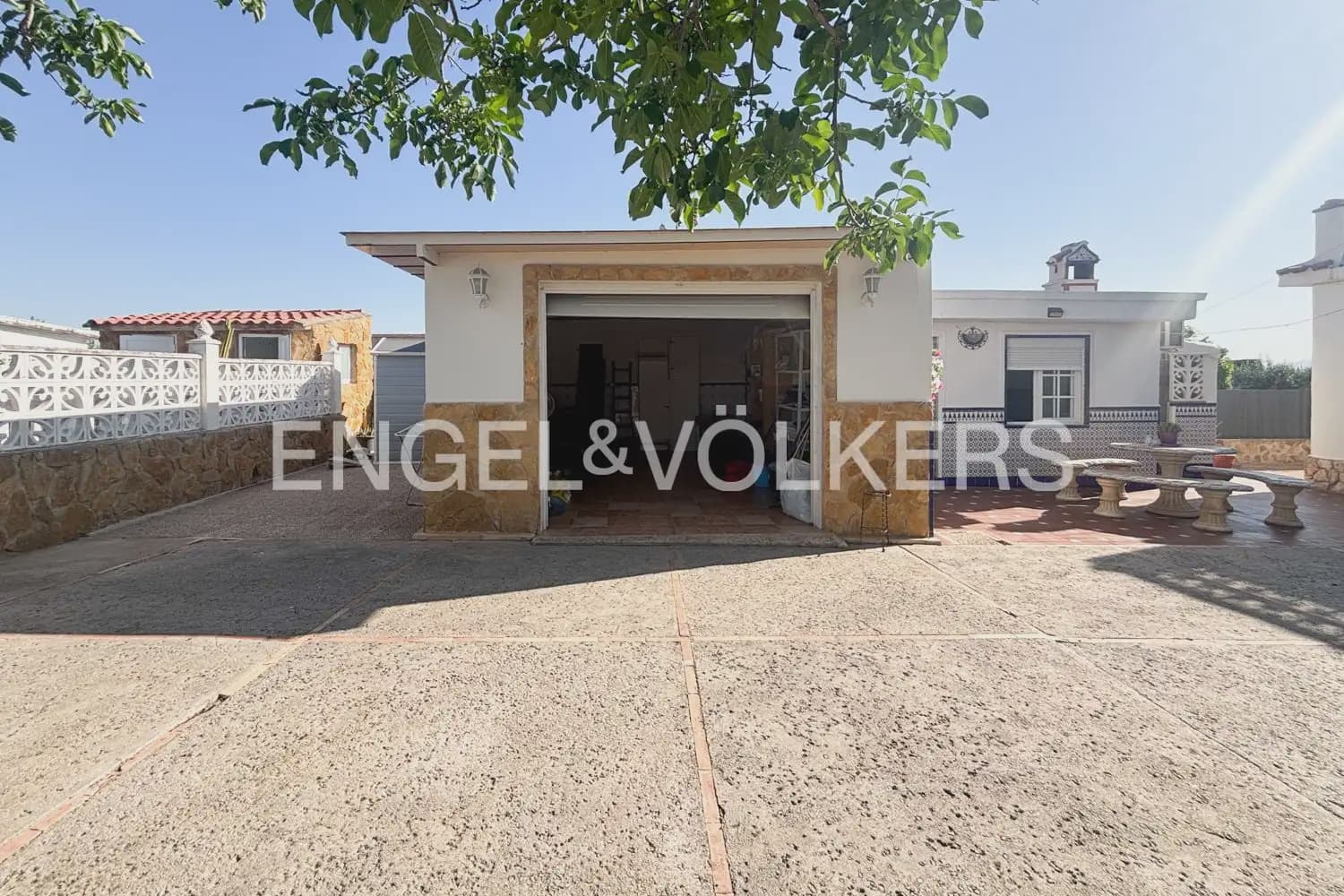 3 bedroom Villa for rent in Betera with pool garage - € 3,000 (Ref: 9905139)