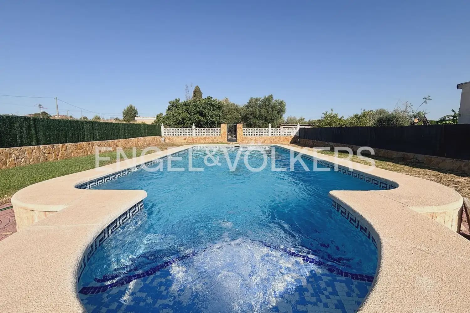 3 bedroom Villa for rent in Betera with pool garage - € 3,000 (Ref: 9905139)