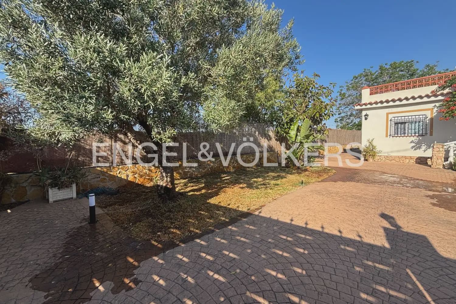 3 bedroom Villa for rent in Betera with pool garage - € 3,000 (Ref: 9905139)
