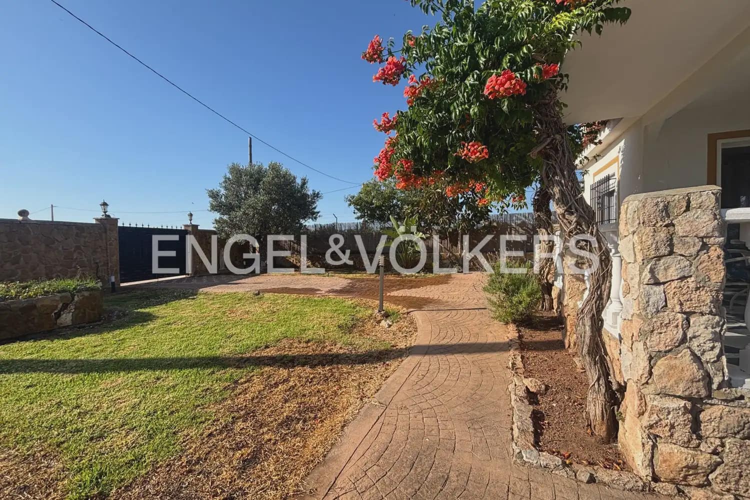 3 bedroom Villa for rent in Betera with pool garage - € 3,000 (Ref: 9905139)