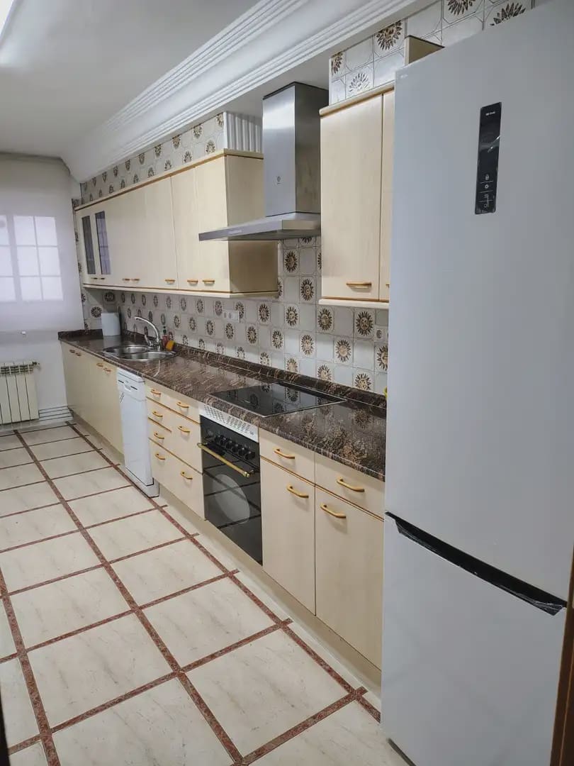 3 quarto Penthouse para arrendar em Castello de la Plana - 1 100 € (Ref: 9906660)