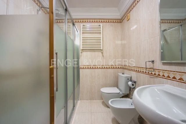 3 makuuhuone Kattohuoneisto vuokrattavana paikassa Este, Castelló de la Plana - 1 300 € (Ref: 9906660)