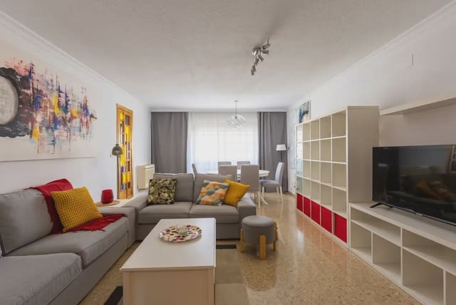 3 makuuhuone Kattohuoneisto vuokrattavana paikassa Este, Castelló de la Plana - 1 300 € (Ref: 9906660)