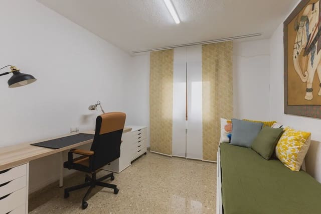 3 makuuhuone Kattohuoneisto vuokrattavana paikassa Este, Castelló de la Plana - 1 300 € (Ref: 9906660)