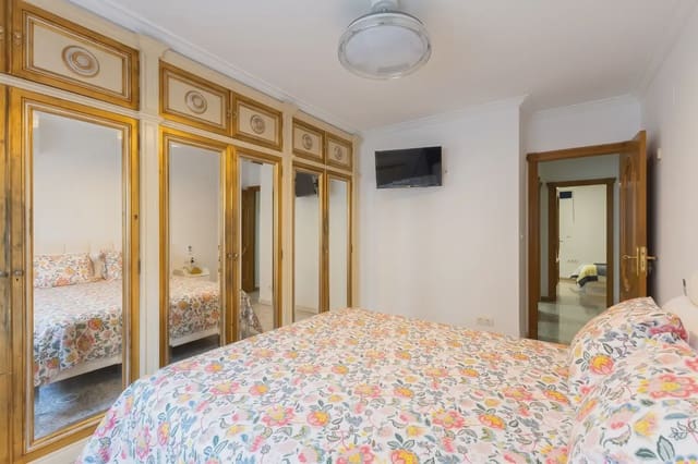 3 makuuhuone Kattohuoneisto vuokrattavana paikassa Este, Castelló de la Plana - 1 300 € (Ref: 9906660)