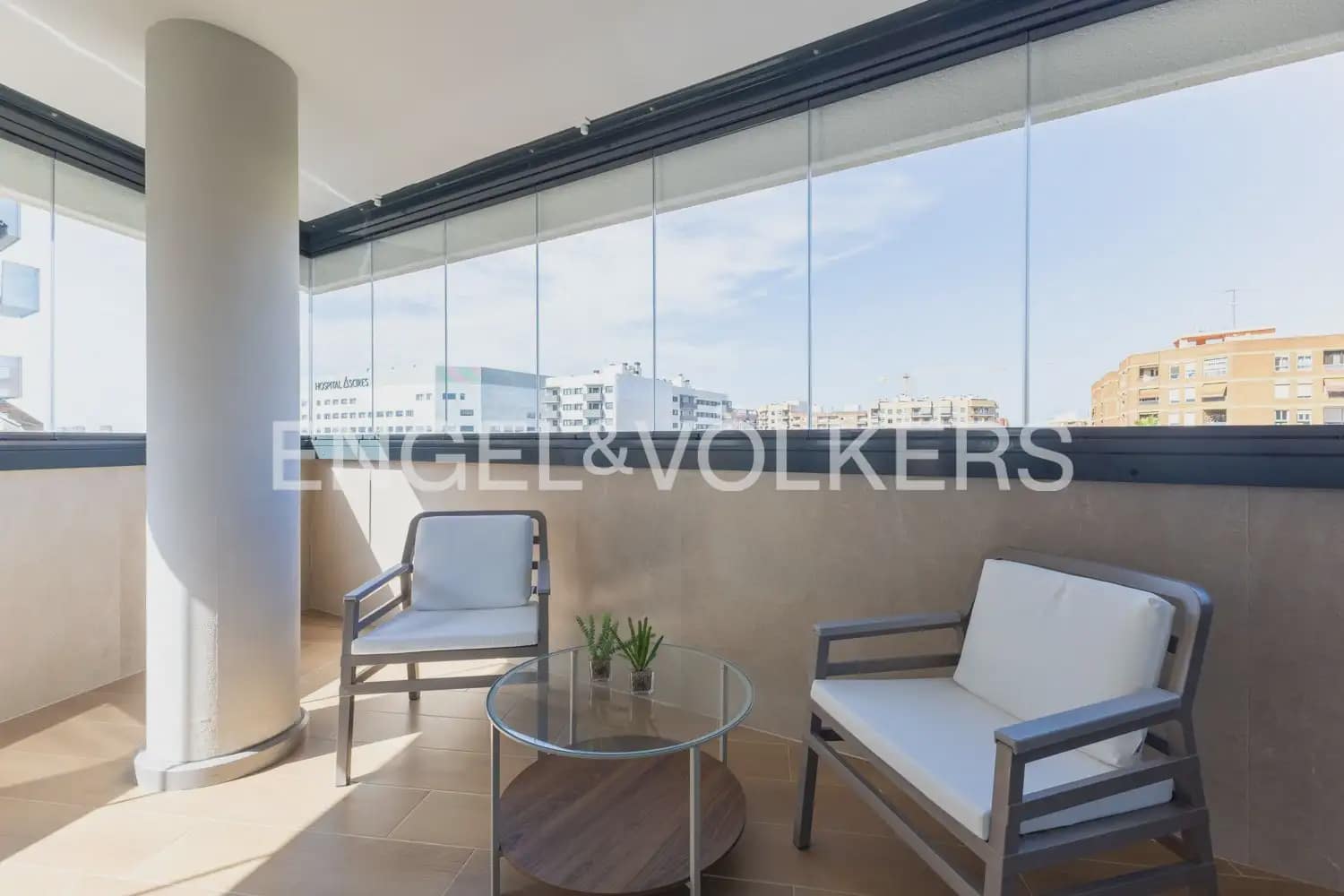 3 soverom Leilighet til leie i Valencia by med svømmebasseng - € 2 000 (Ref: 9908867)