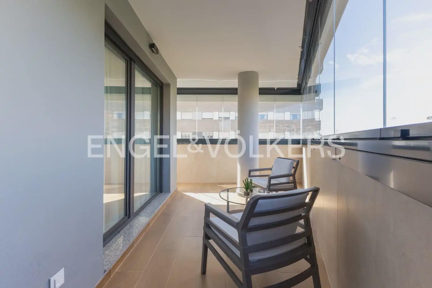 3 soverom Leilighet til leie i Valencia by med svømmebasseng - € 2 000 (Ref: 9908867)