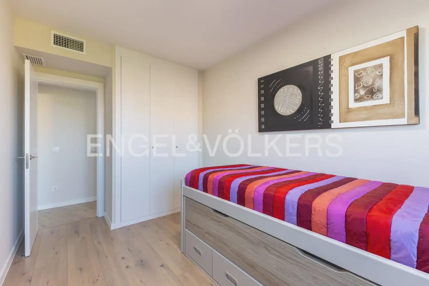 3 soverom Leilighet til leie i Valencia by med svømmebasseng - € 2 000 (Ref: 9908867)