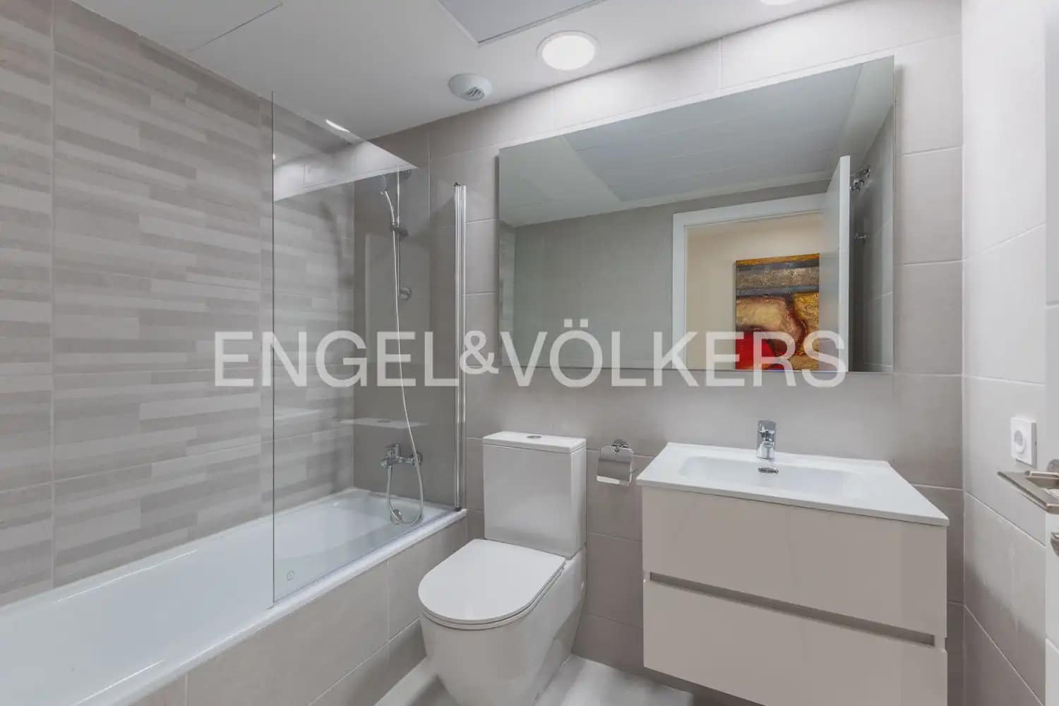 3 soverom Leilighet til leie i Valencia by med svømmebasseng - € 2 000 (Ref: 9908867)