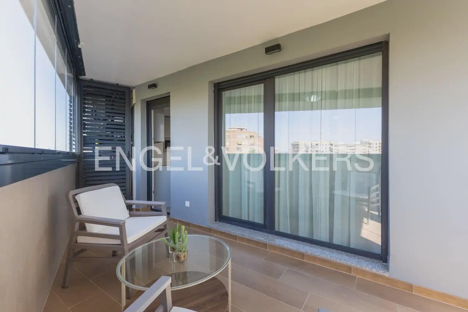 3 soverom Leilighet til leie i Valencia by med svømmebasseng - € 2 000 (Ref: 9908867)