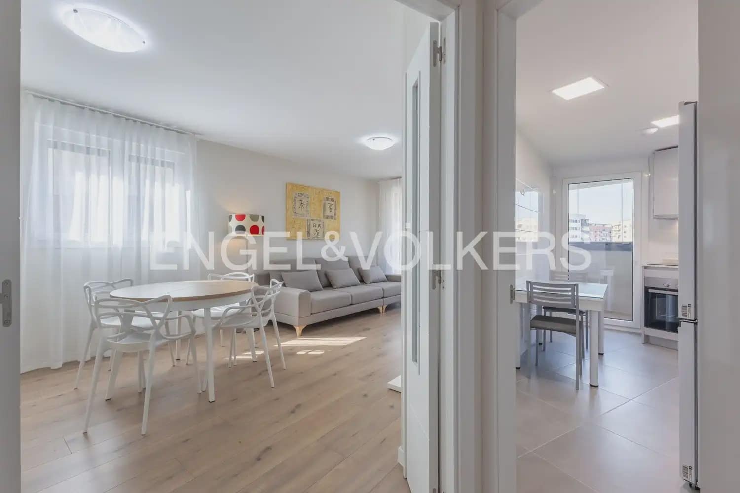 3 soverom Leilighet til leie i Valencia by med svømmebasseng - € 2 000 (Ref: 9908867)