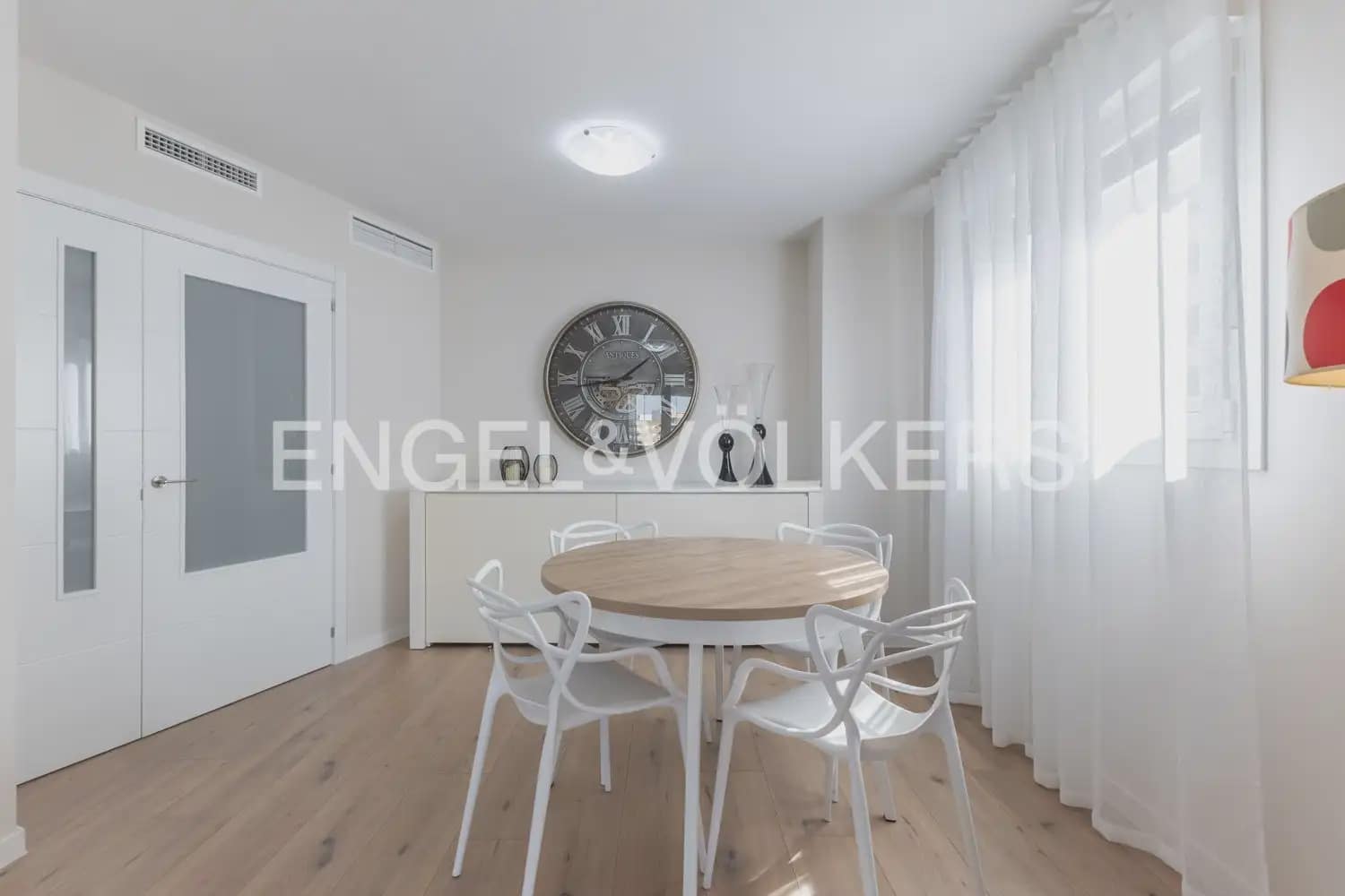 3 soverom Leilighet til leie i Valencia by med svømmebasseng - € 2 000 (Ref: 9908867)