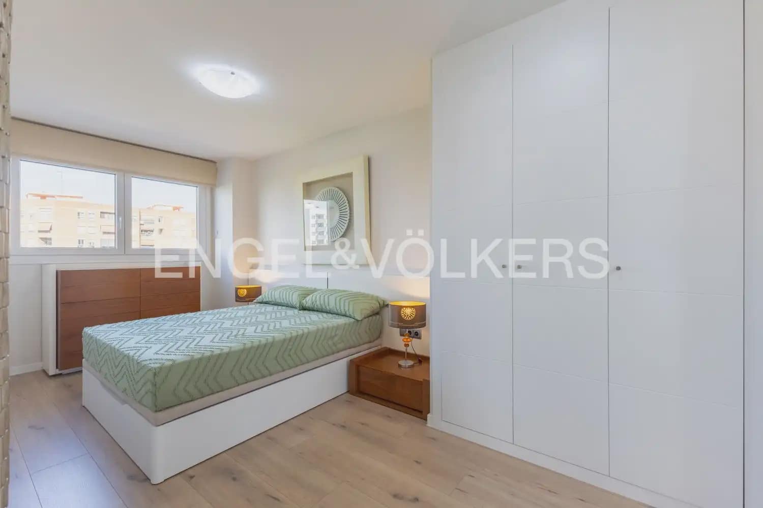 3 soverom Leilighet til leie i Valencia by med svømmebasseng - € 2 000 (Ref: 9908867)