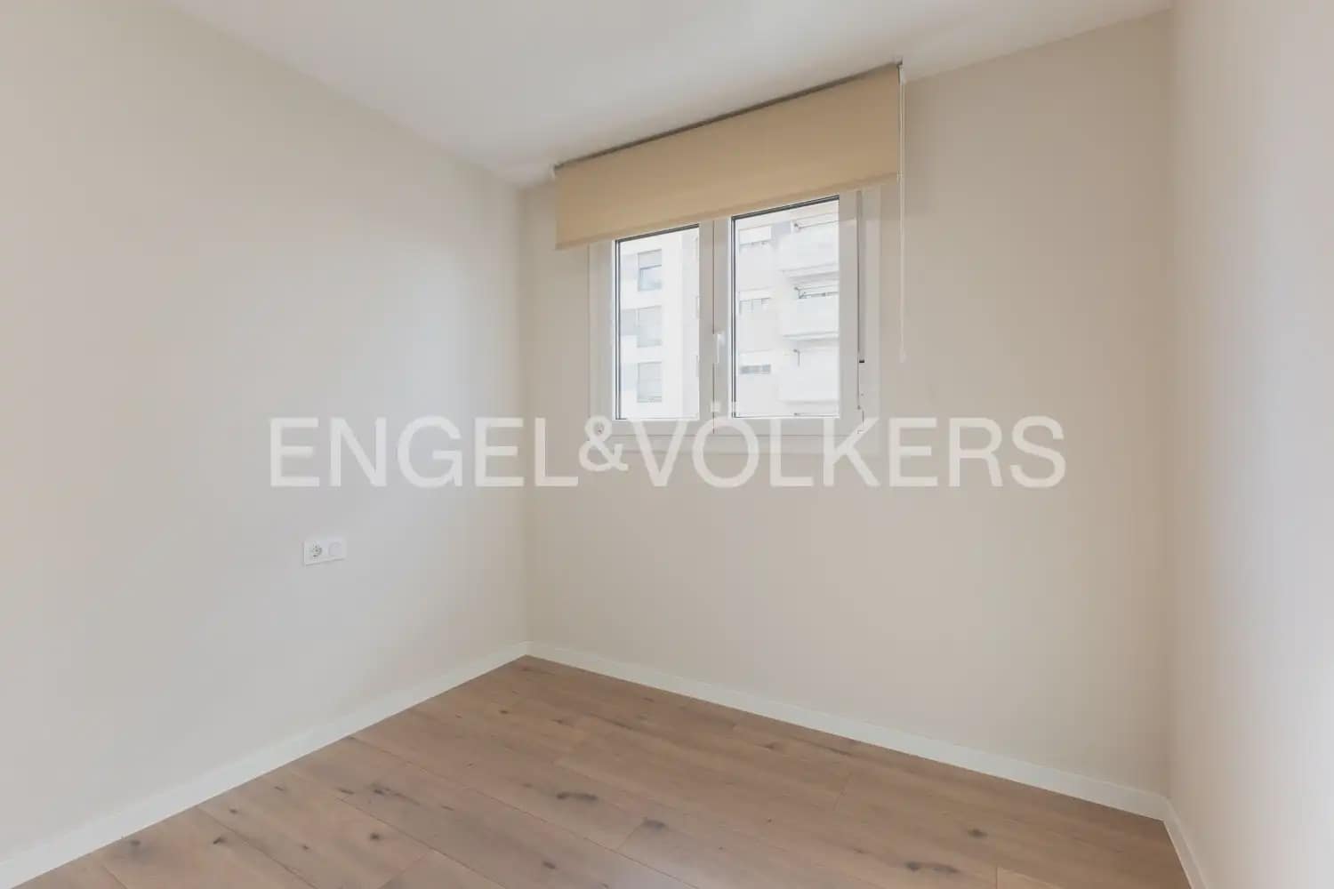 3 soverom Leilighet til leie i Valencia by med svømmebasseng - € 2 000 (Ref: 9908867)