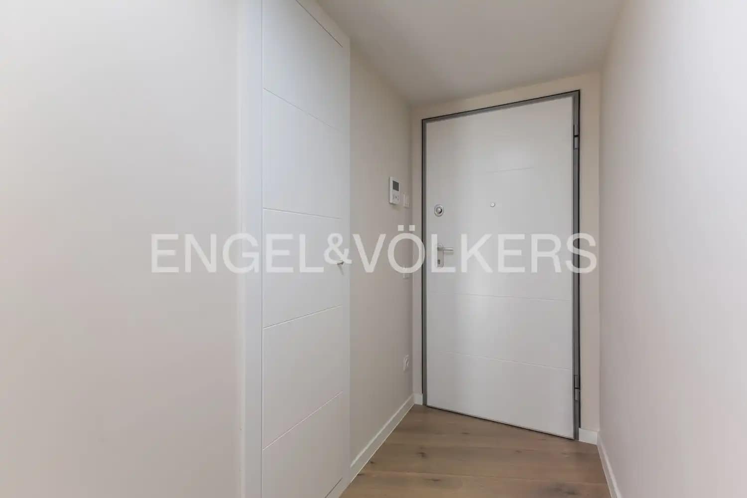 3 soverom Leilighet til leie i Valencia by med svømmebasseng - € 2 000 (Ref: 9908867)