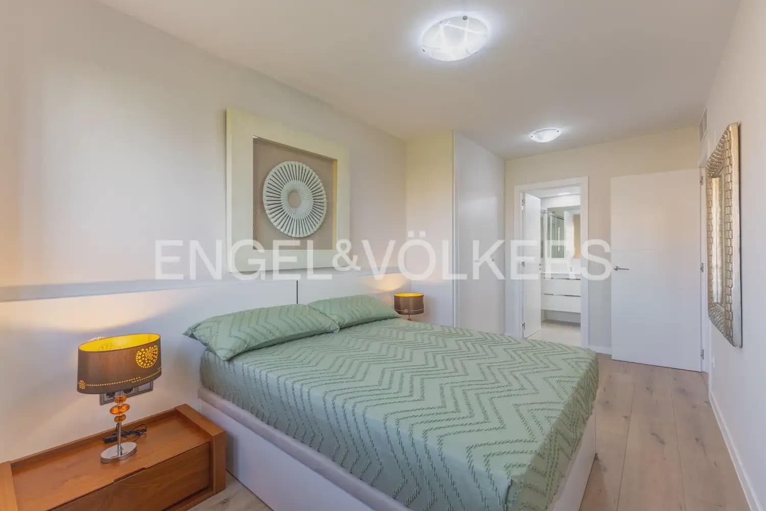 3 soverom Leilighet til leie i Valencia by med svømmebasseng - € 2 000 (Ref: 9908867)
