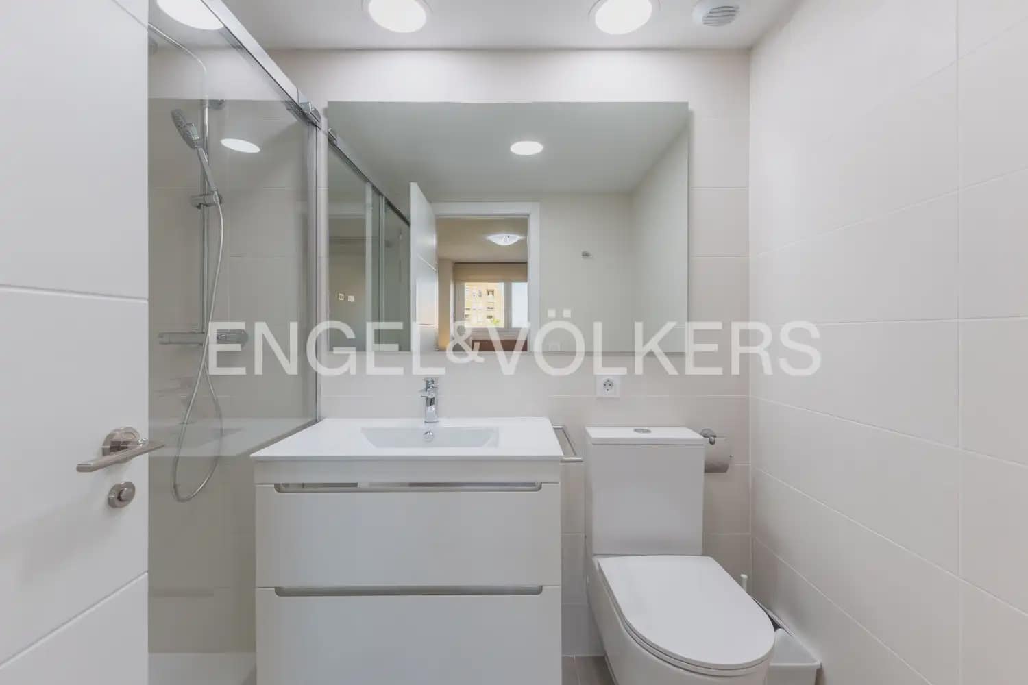 3 soverom Leilighet til leie i Valencia by med svømmebasseng - € 2 000 (Ref: 9908867)