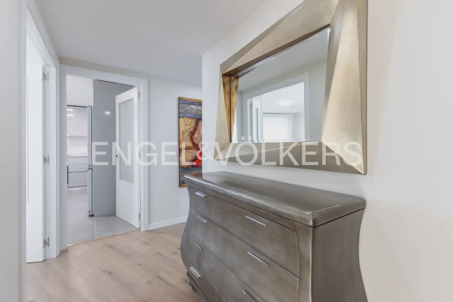3 soverom Leilighet til leie i Valencia by med svømmebasseng - € 2 000 (Ref: 9908867)