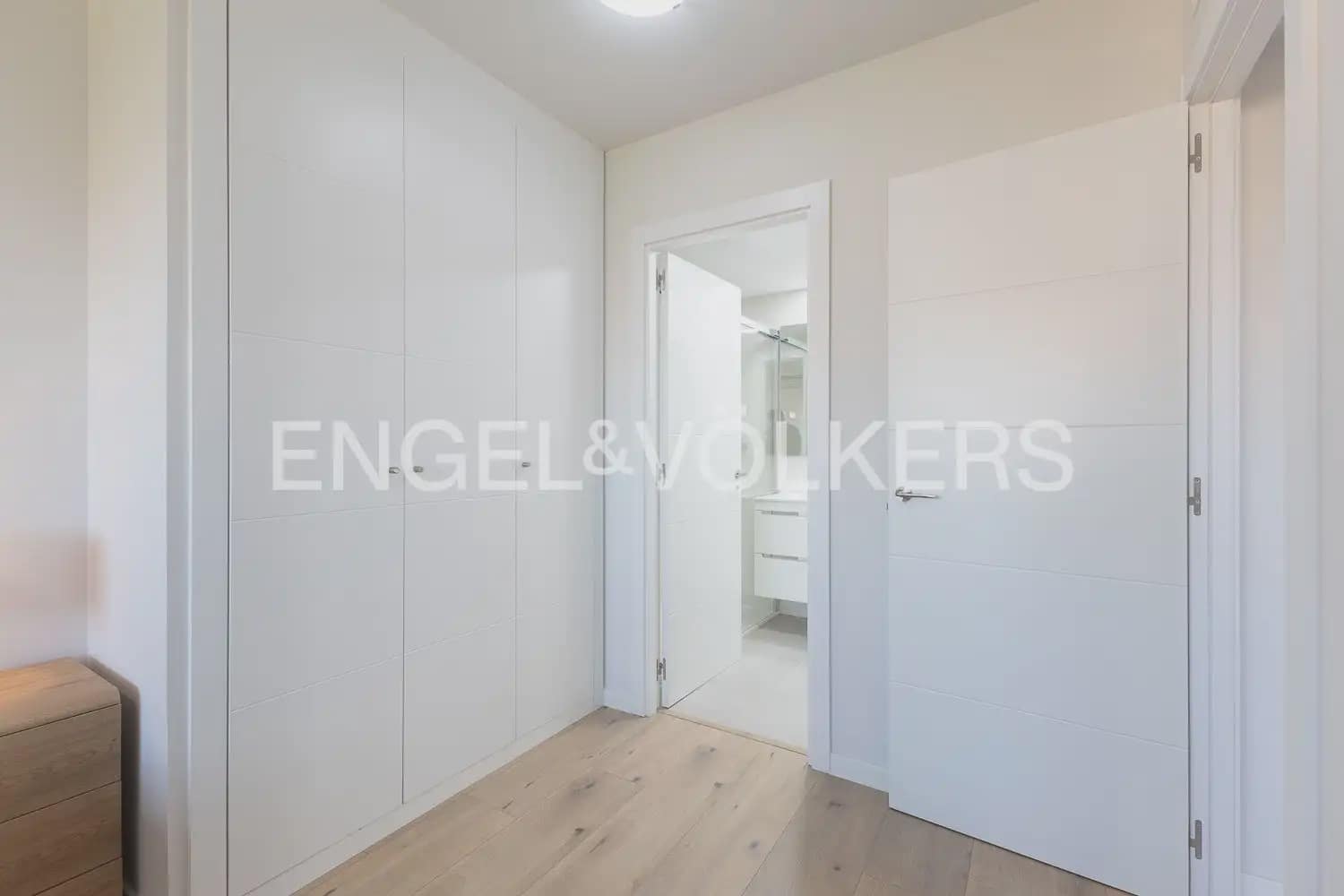3 soverom Leilighet til leie i Valencia by med svømmebasseng - € 2 000 (Ref: 9908868)