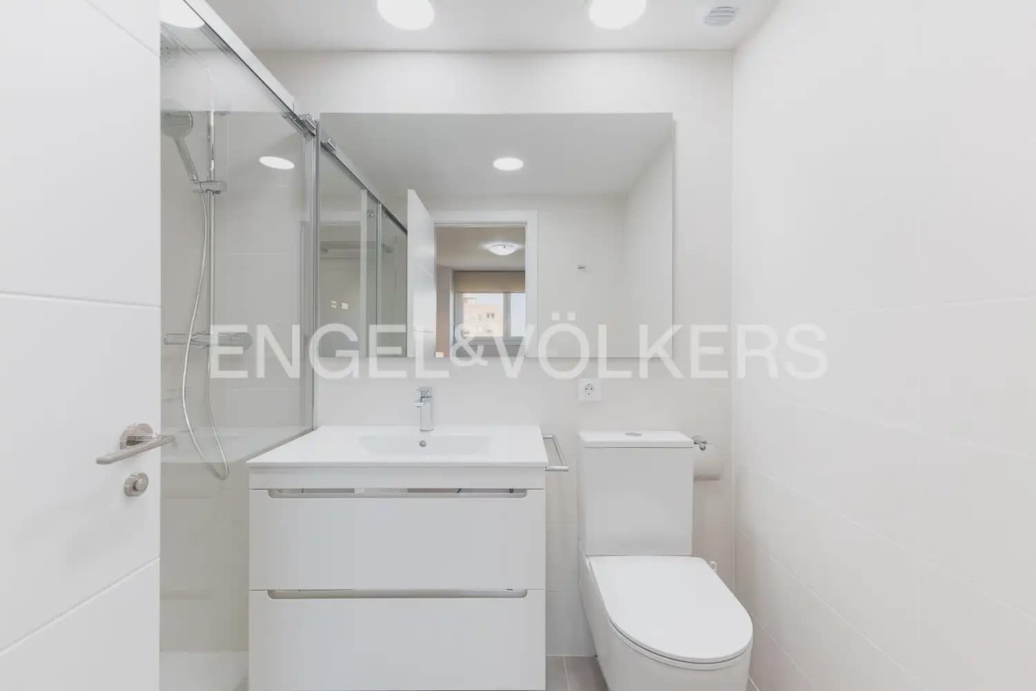 3 soverom Leilighet til leie i Valencia by med svømmebasseng - € 2 000 (Ref: 9908868)