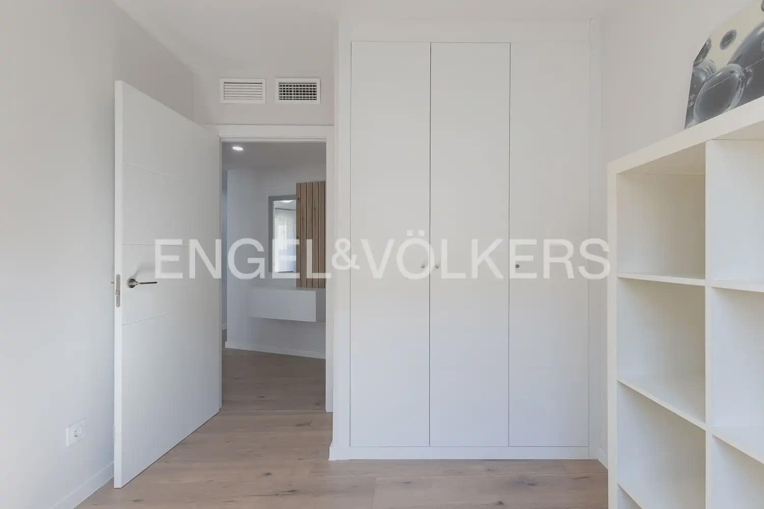 3 soverom Leilighet til leie i Valencia by med svømmebasseng - € 2 000 (Ref: 9908868)