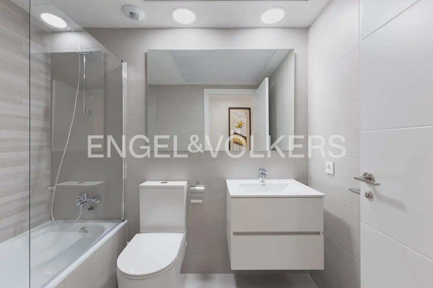 3 soverom Leilighet til leie i Valencia by med svømmebasseng - € 2 000 (Ref: 9908868)