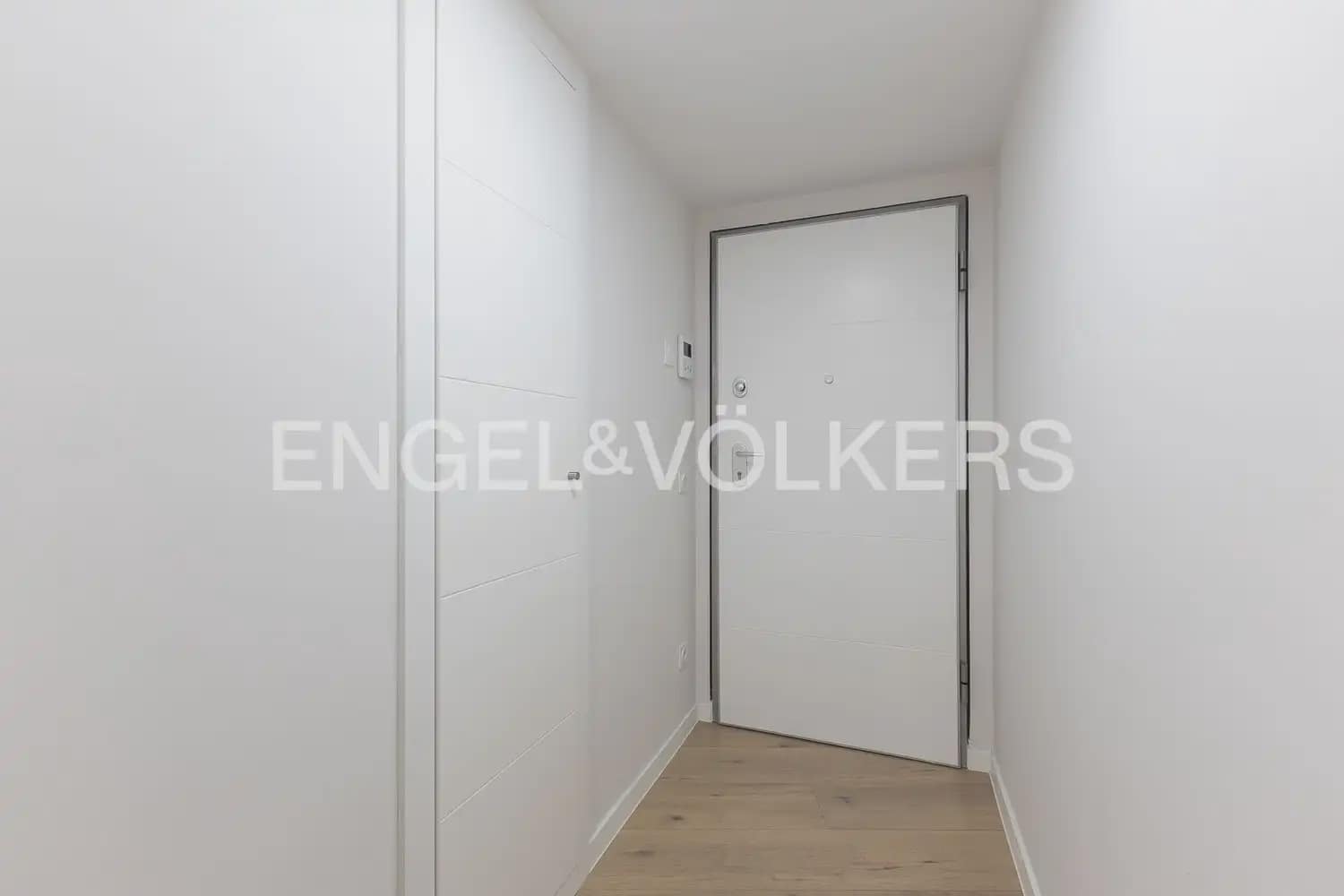 3 soverom Leilighet til leie i Valencia by med svømmebasseng - € 2 000 (Ref: 9908868)