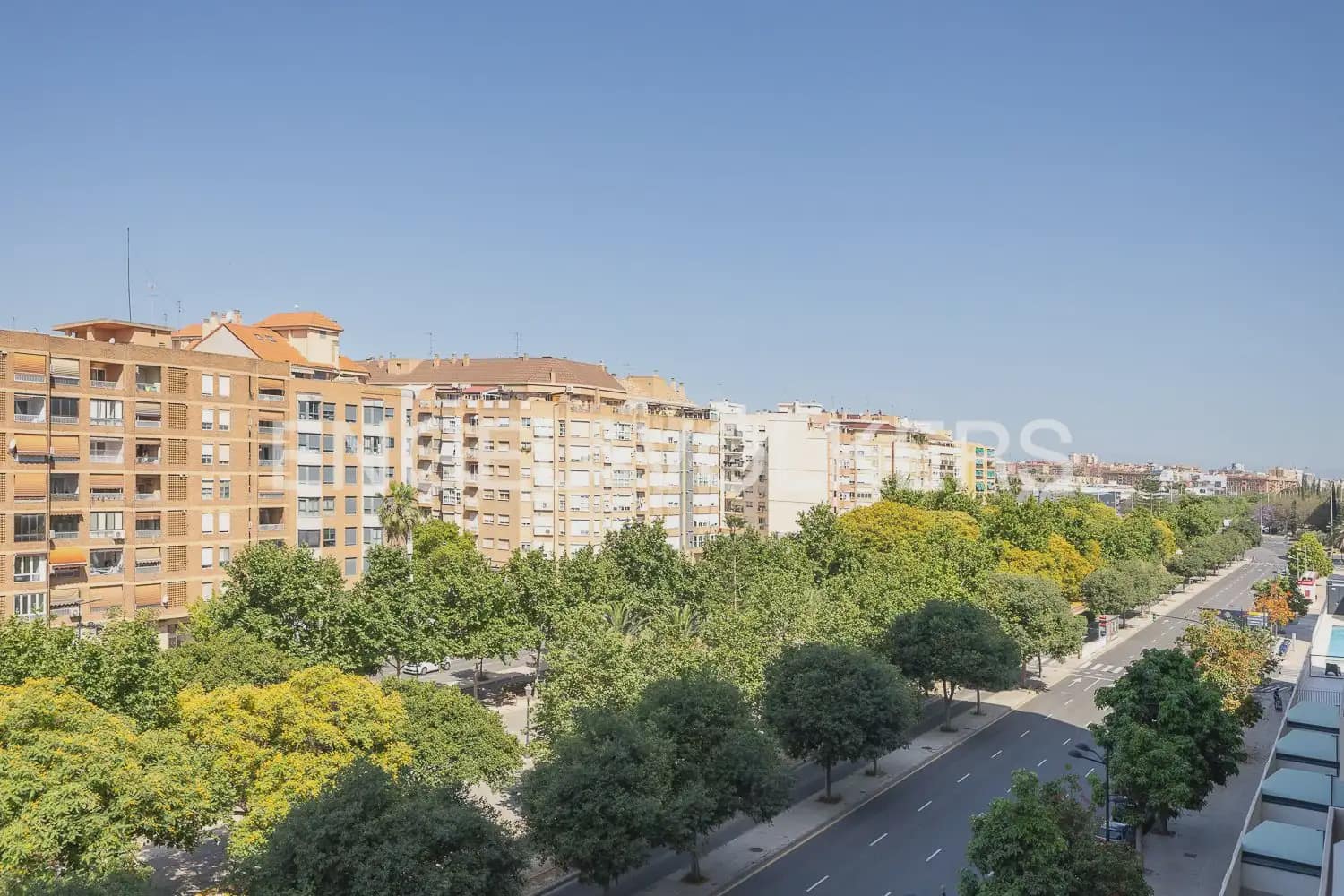 3 soverom Leilighet til leie i Valencia by med svømmebasseng - € 2 000 (Ref: 9908868)