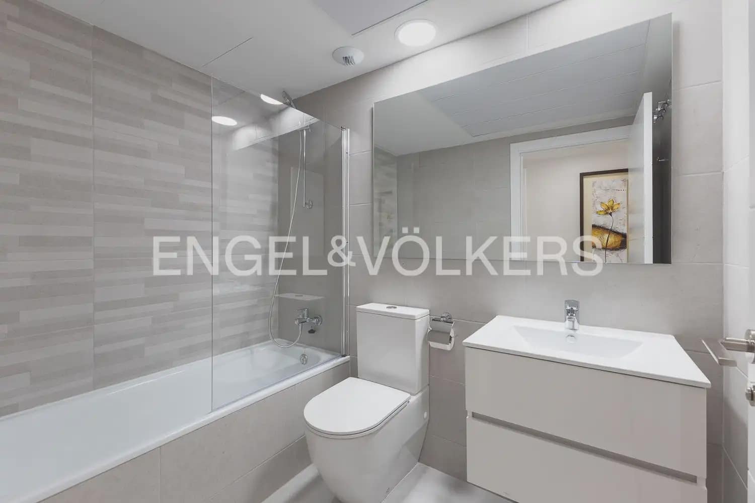 3 soverom Leilighet til leie i Valencia by med svømmebasseng - € 2 000 (Ref: 9908868)
