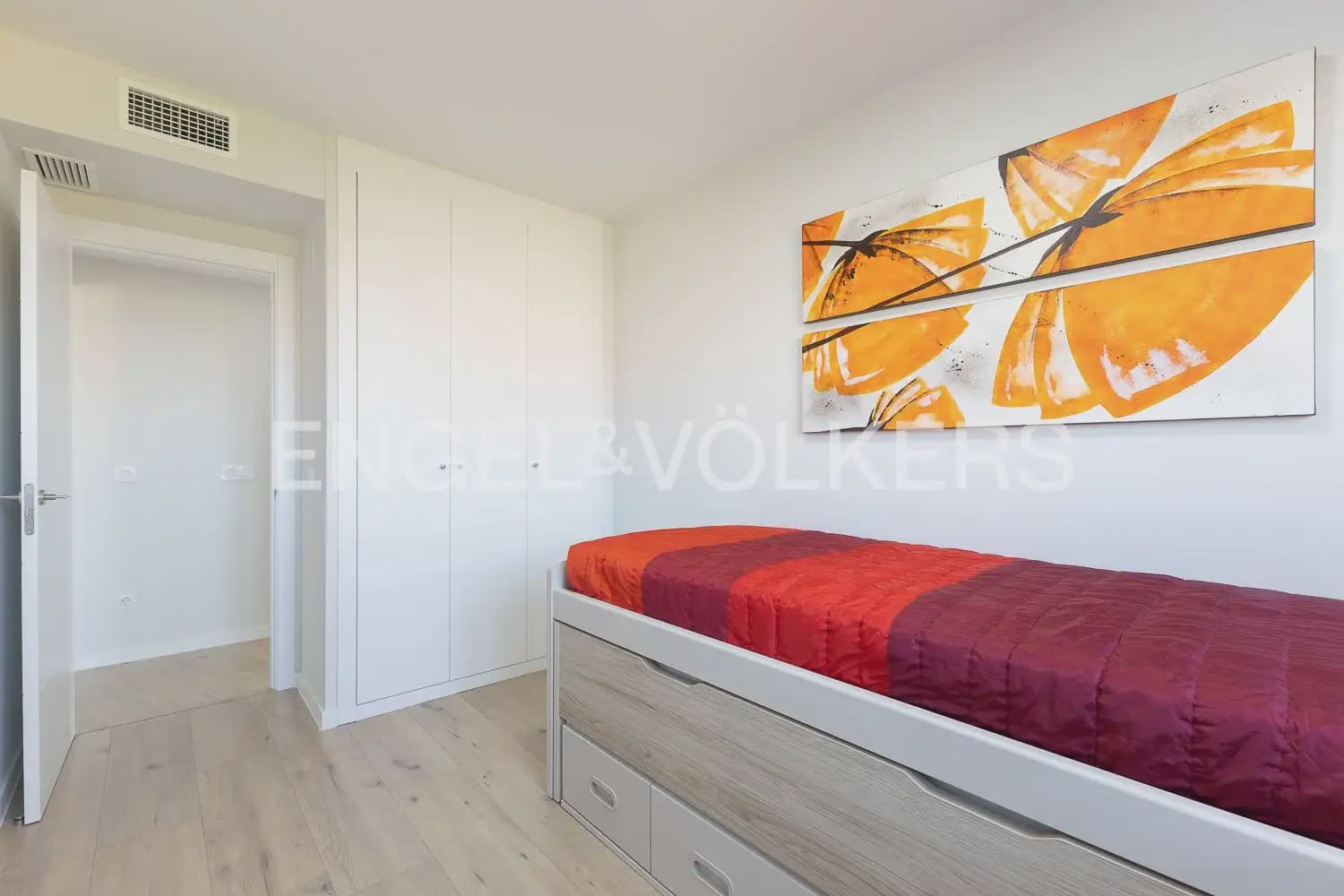 3 soverom Leilighet til leie i Valencia by med svømmebasseng - € 2 000 (Ref: 9908868)