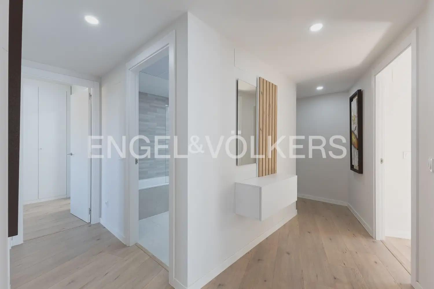 3 soverom Leilighet til leie i Valencia by med svømmebasseng - € 2 000 (Ref: 9908868)
