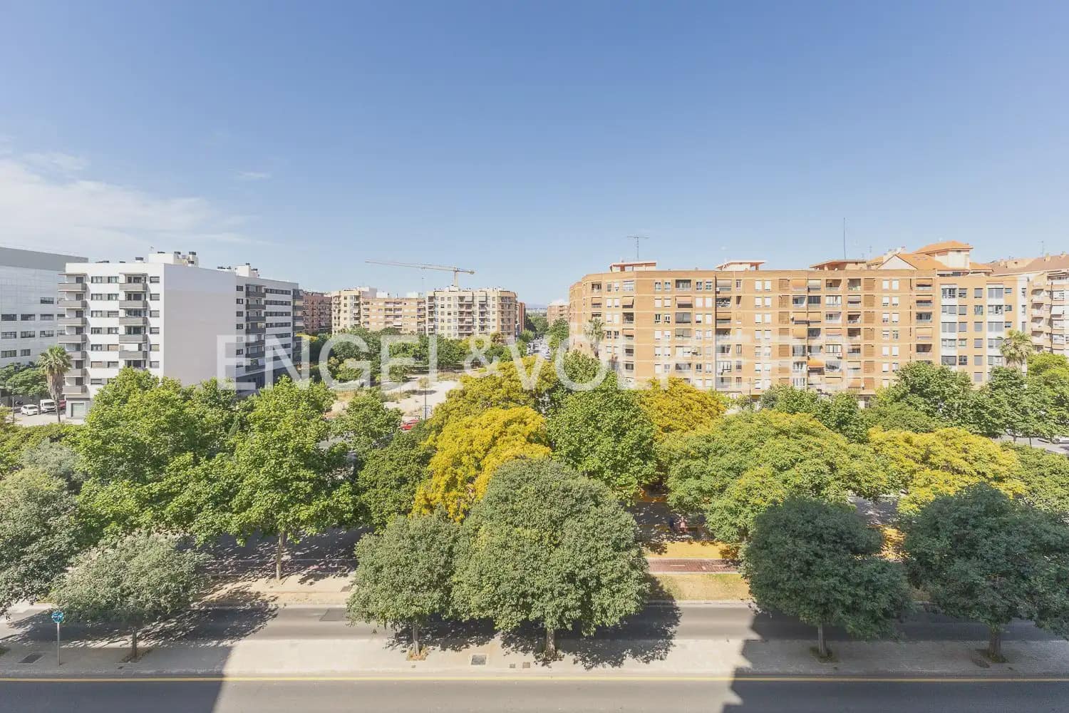 3 soverom Leilighet til leie i Valencia by med svømmebasseng - € 2 000 (Ref: 9908868)