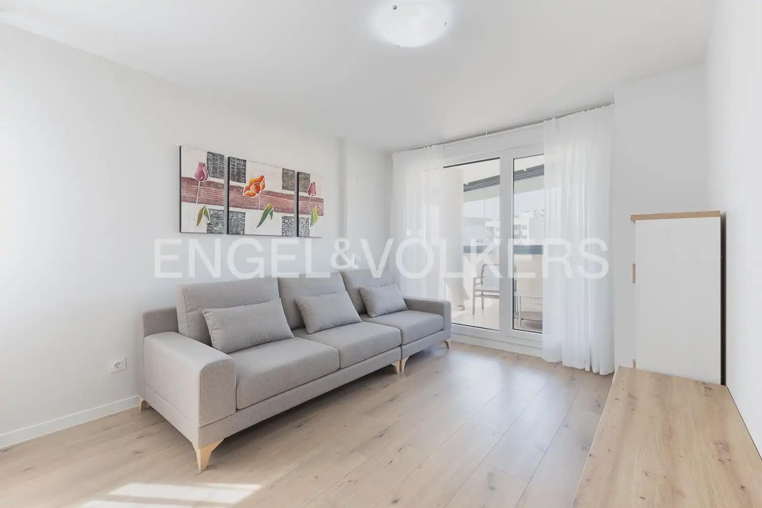3 soverom Leilighet til leie i Valencia by med svømmebasseng - € 2 000 (Ref: 9908868)