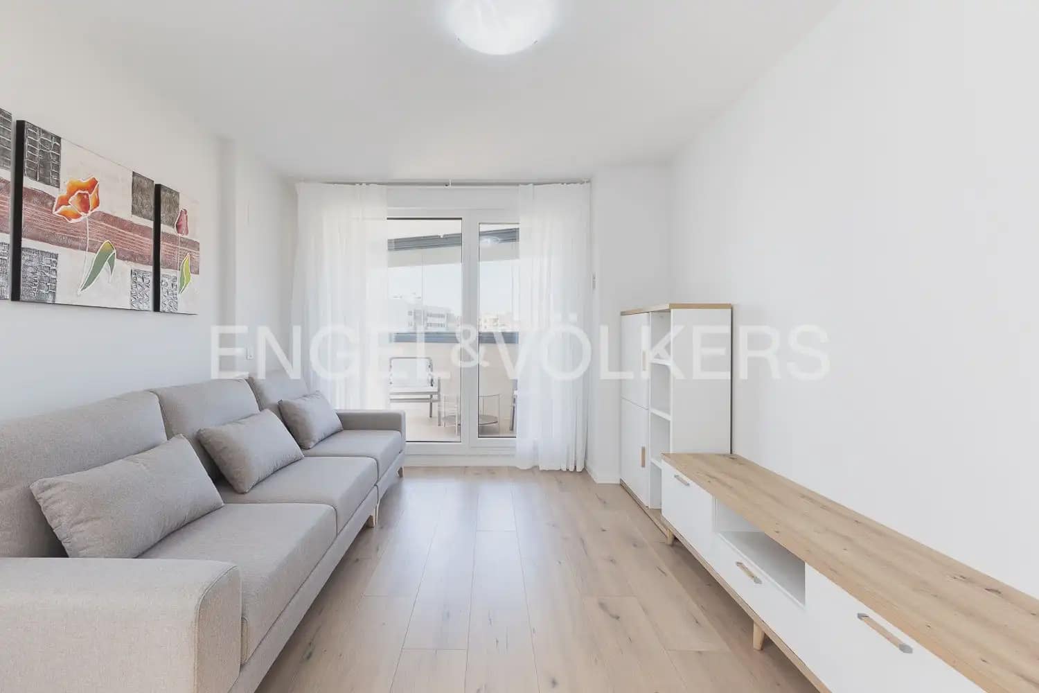 3 soverom Leilighet til leie i Valencia by med svømmebasseng - € 2 000 (Ref: 9908868)