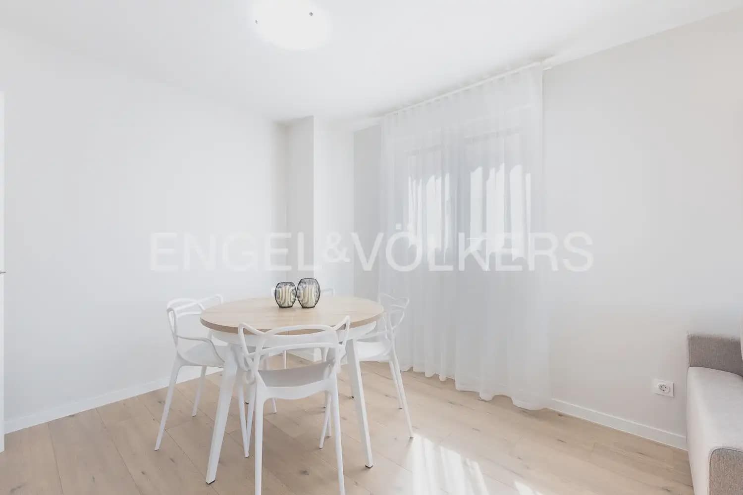 3 soverom Leilighet til leie i Valencia by med svømmebasseng - € 2 000 (Ref: 9908868)