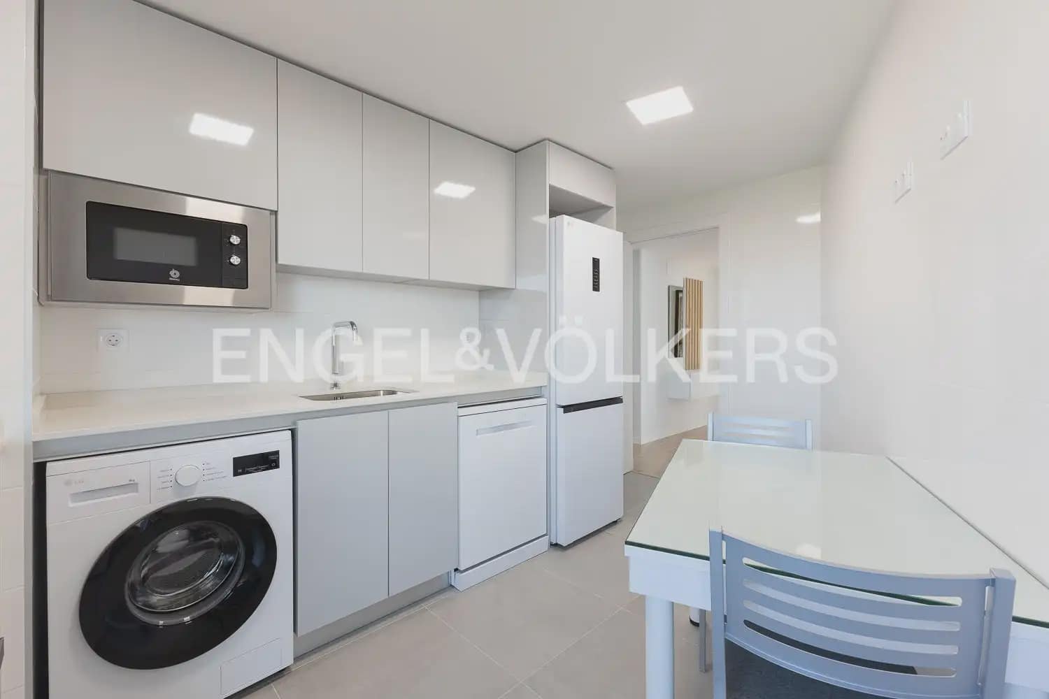 3 soverom Leilighet til leie i Valencia by med svømmebasseng - € 2 000 (Ref: 9908868)