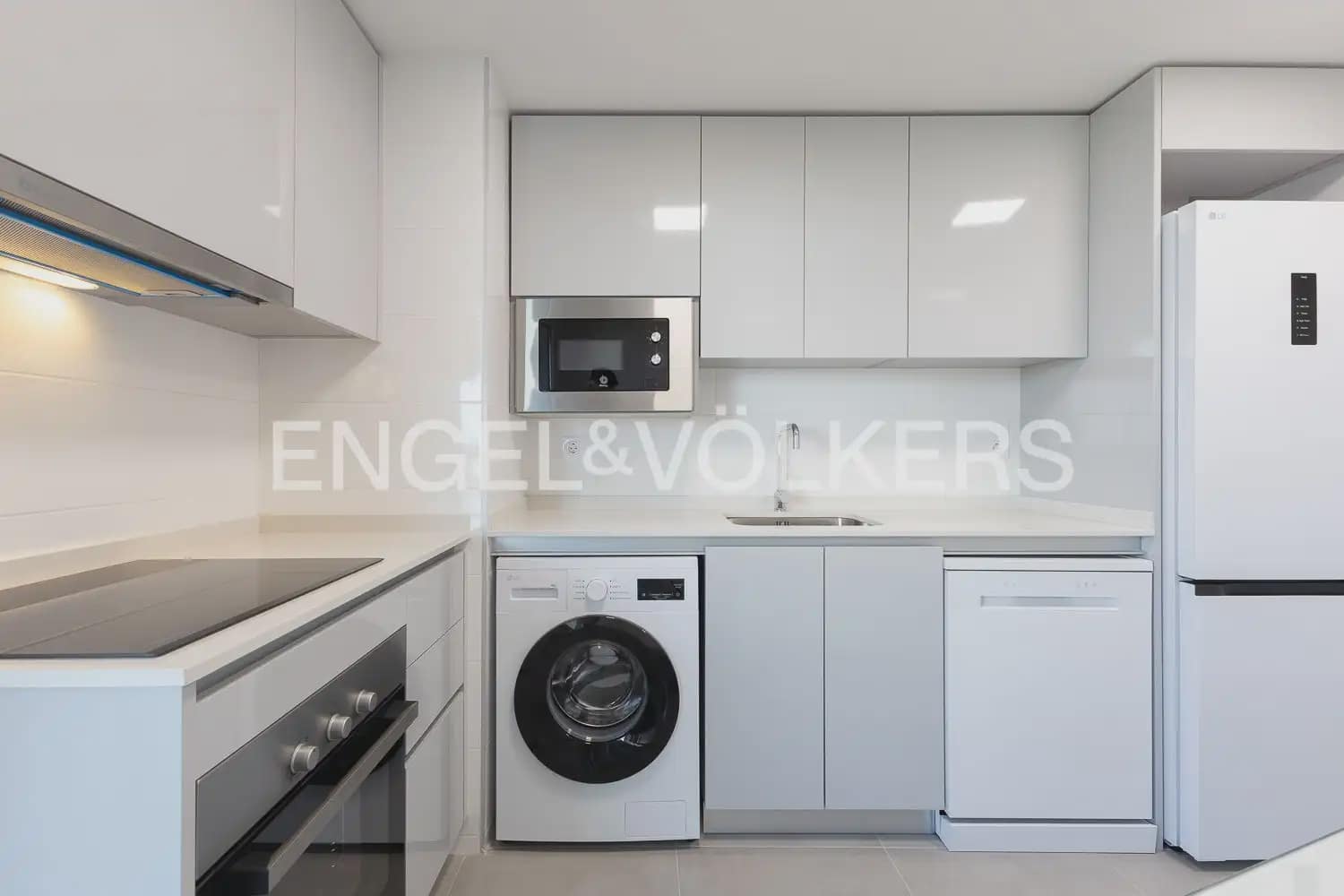 3 soverom Leilighet til leie i Valencia by med svømmebasseng - € 2 000 (Ref: 9908868)