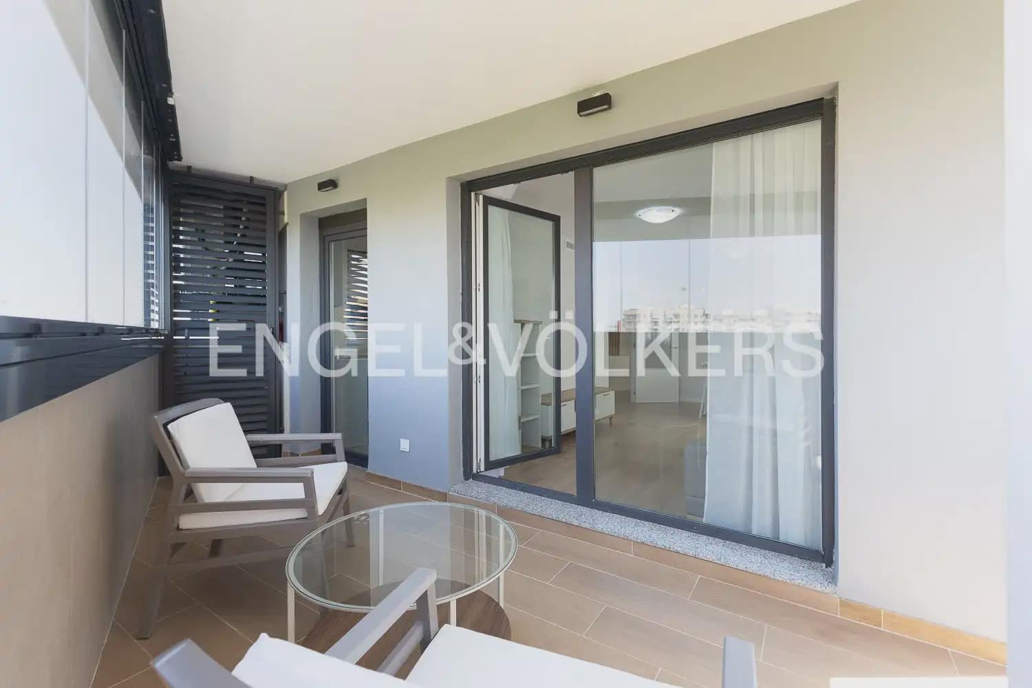3 soverom Leilighet til leie i Valencia by med svømmebasseng - € 2 000 (Ref: 9908868)