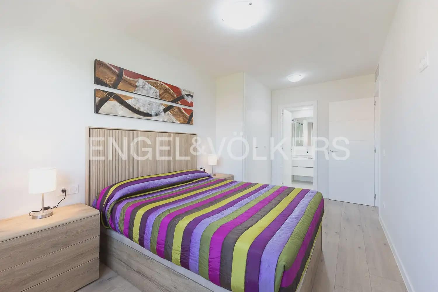 3 soverom Leilighet til leie i Valencia by med svømmebasseng - € 2 000 (Ref: 9908868)