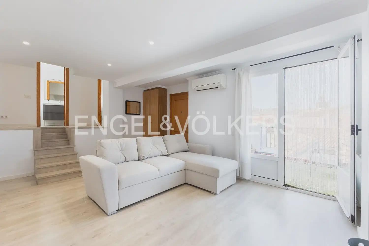 2 bedroom Flat for rent in Valencia city - € 2,500 (Ref: 9908871)
